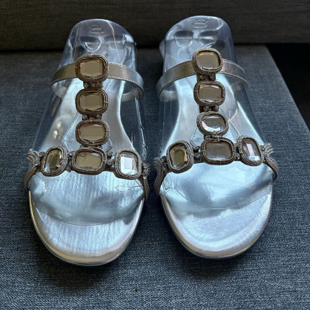 Bandolino Gem Silver Strappy Sandals Low Heel Flat Party Chic Women’s Shoes 7.5